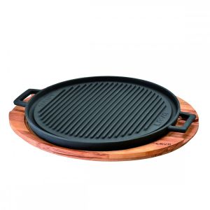 Round Griddle/Grill Plate. Dual side, reversible.  Integral Metal handles and wooden service platter.  Diameter (Ø) 34cm.